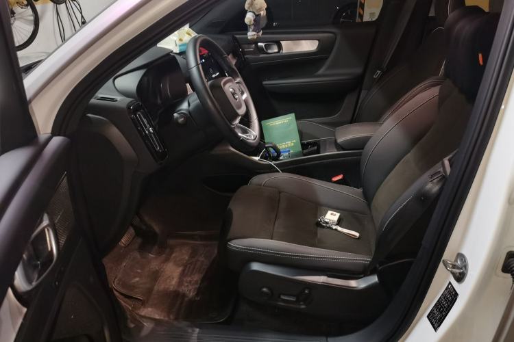 Used Volvo C40 2023 Long-Range PRO Version Left Front Seat