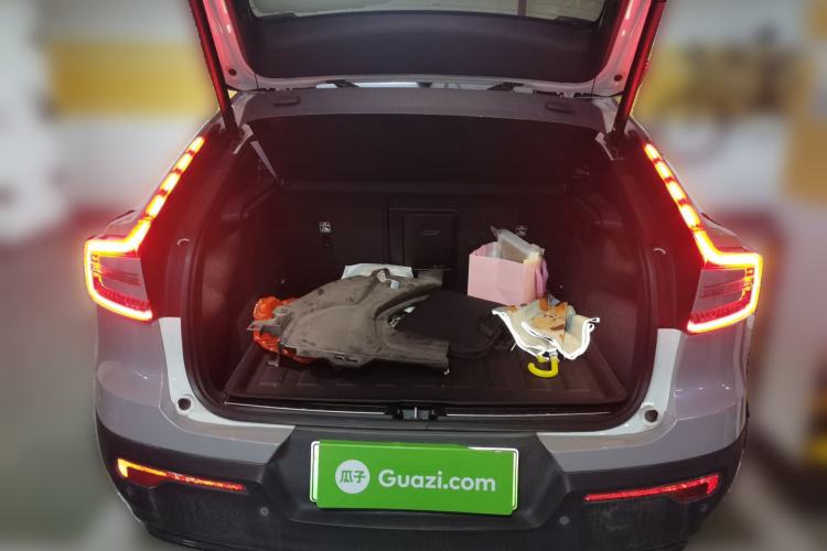 Used Volvo C40 2023 Long-Range PRO Version Trunk