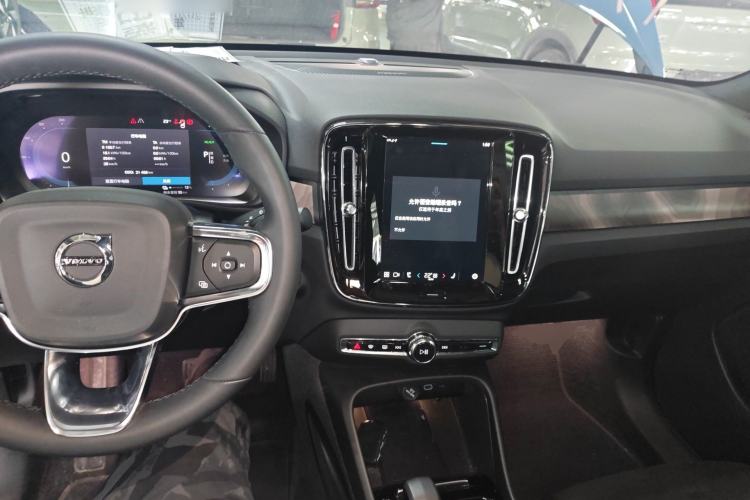 Used Volvo C40 2024 Long-Range PRO Version Center Console