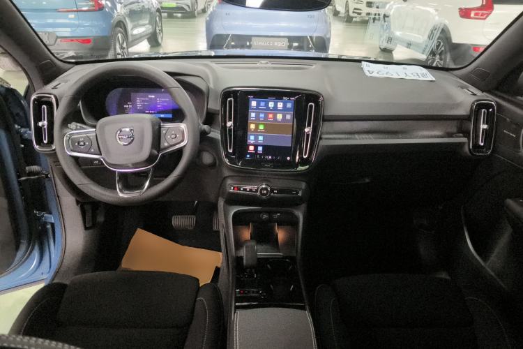 Used Volvo C40 2024 Long-Range PRO Version Center Console