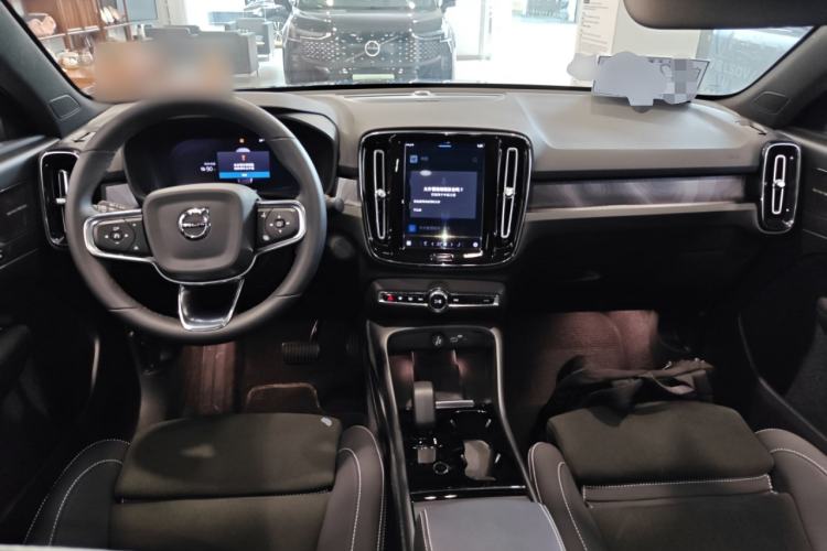 Used Volvo C40 2024 Long-Range PRO Version Center Console