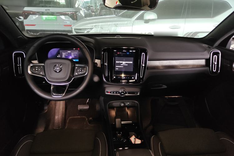 Used Volvo C40 2024 Long-Range PRO Version Center Console