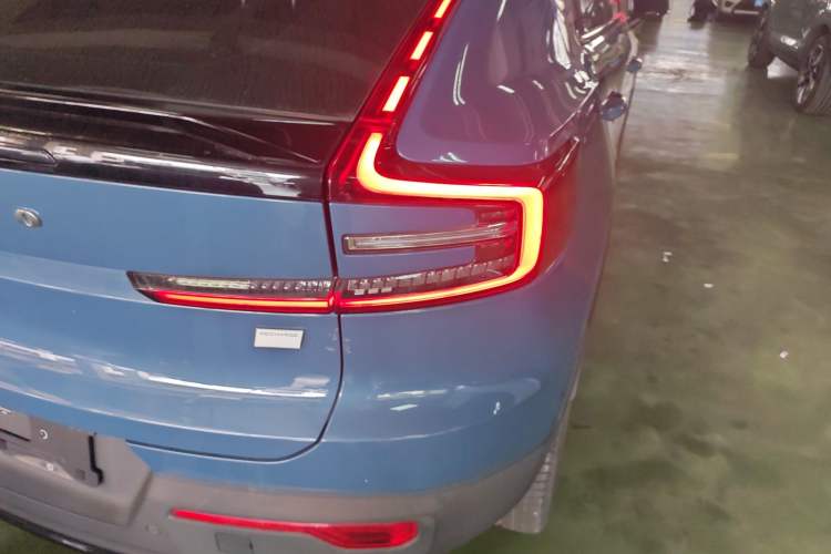 Used Volvo C40 2024 Long-Range PRO Version Exterior 3