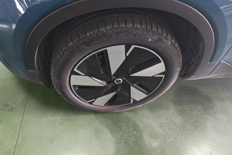 Used Volvo C40 2024 Long-Range PRO Version Exterior 4
