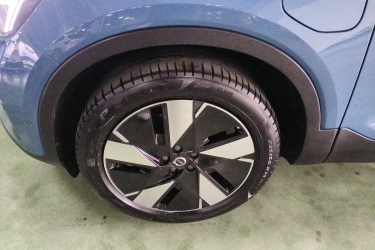 Used Volvo C40 2024 Long-Range PRO Version Exterior 4