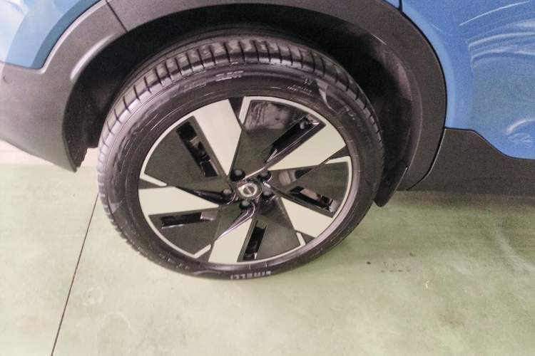 Used Volvo C40 2024 Long-Range PRO Version Exterior 5