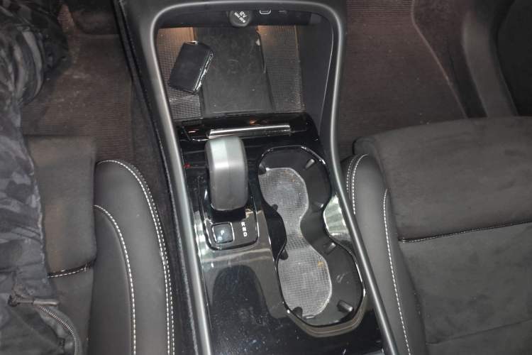 Used Volvo C40 2024 Long-Range PRO Version Gear Lever