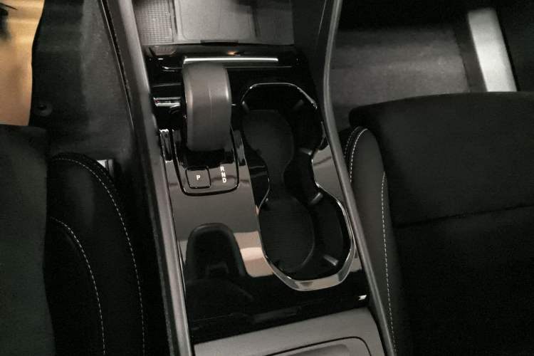 Used Volvo C40 2024 Long-Range PRO Version Gear Lever