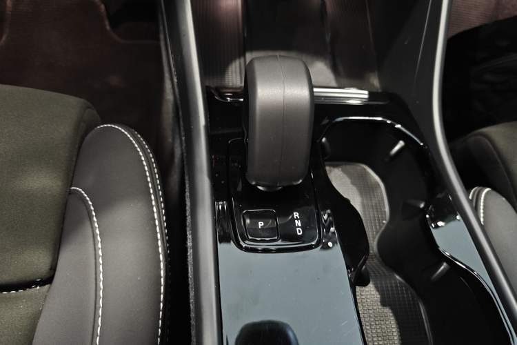 Used Volvo C40 2024 Long-Range PRO Version Gear Lever