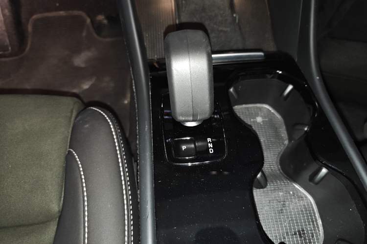 Used Volvo C40 2024 Long-Range PRO Version Gear Lever