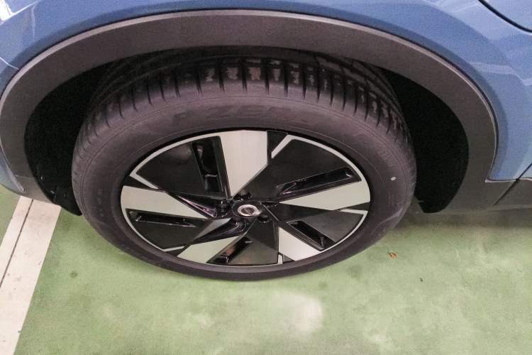 Used Volvo C40 2024 Long-Range PRO Version Left Front Wheel Hub