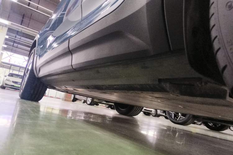 Used Volvo C40 2024 Long-Range PRO Version Left Side Sill