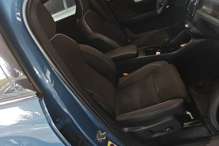 Used Volvo C40 2024 Long-Range PRO Version Right Front Seat