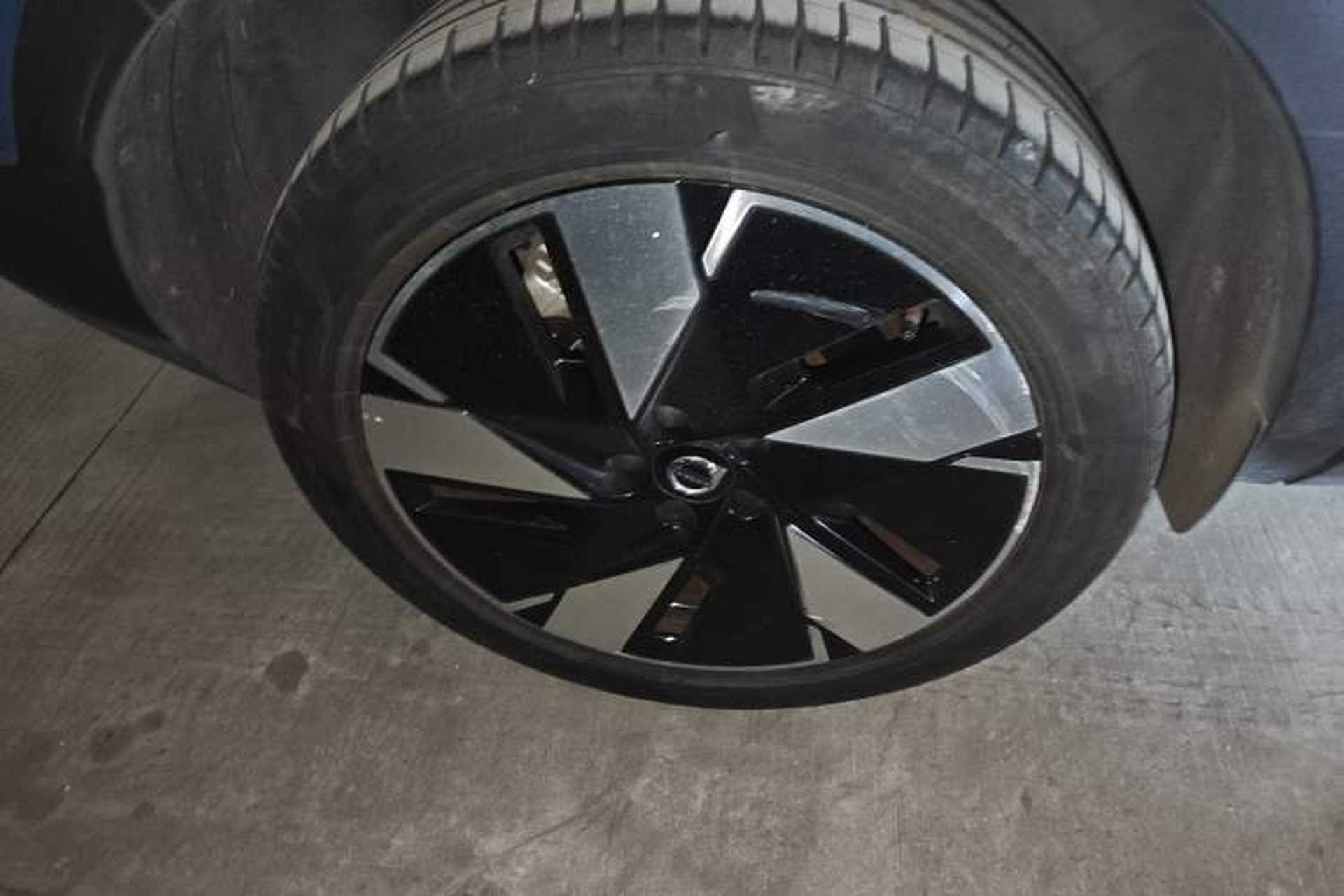 Used Volvo C40 2024 Long-Range PRO Version Right Rear Wheel Hub