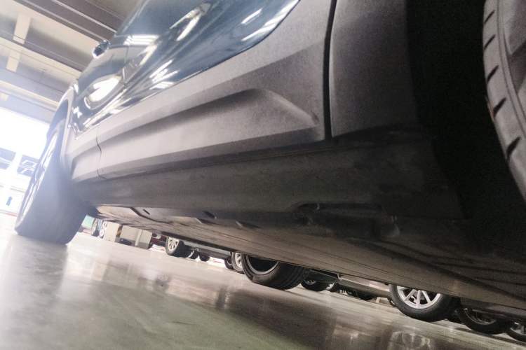 Used Volvo C40 2024 Long-Range PRO Version Right Side Sill