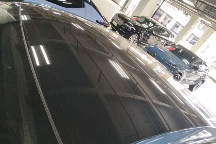 Used Volvo C40 2024 Long-Range PRO Version Roof