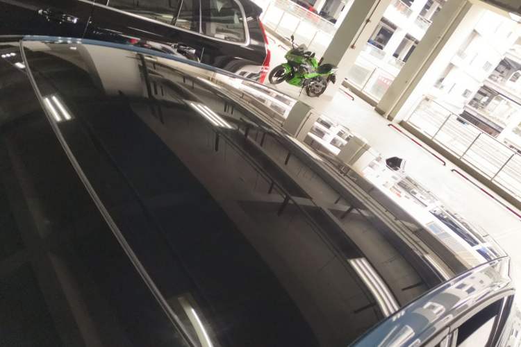 Used Volvo C40 2024 Long-Range PRO Version Roof
