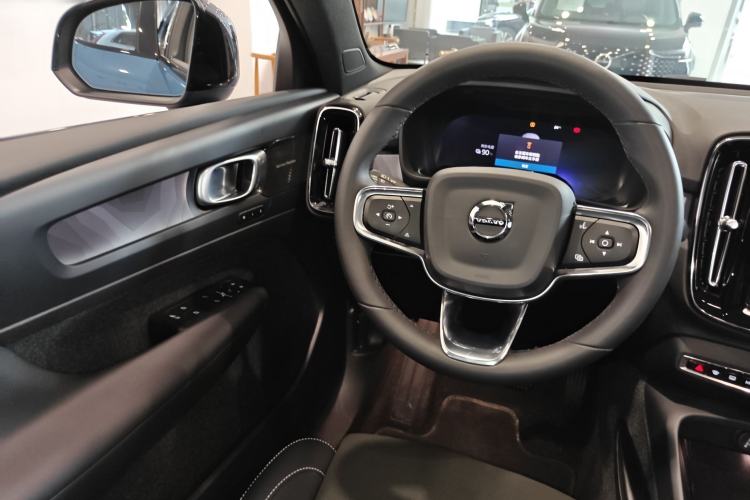 Used Volvo C40 2024 Long-Range PRO Version Steering Wheel