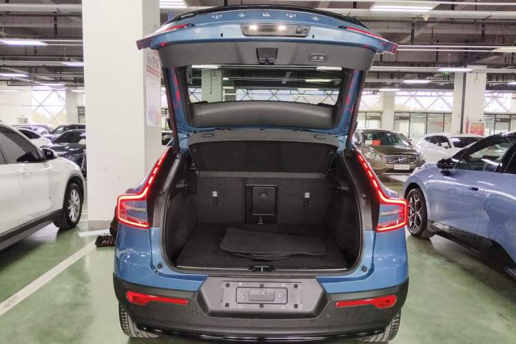 Used Volvo C40 2024 Long-Range PRO Version Trunk