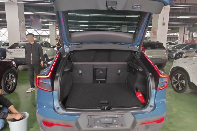Used Volvo C40 2024 Long-Range PRO Version Trunk