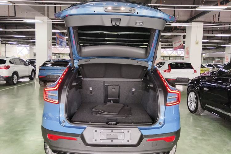 Used Volvo C40 2024 Long-Range PRO Version Trunk