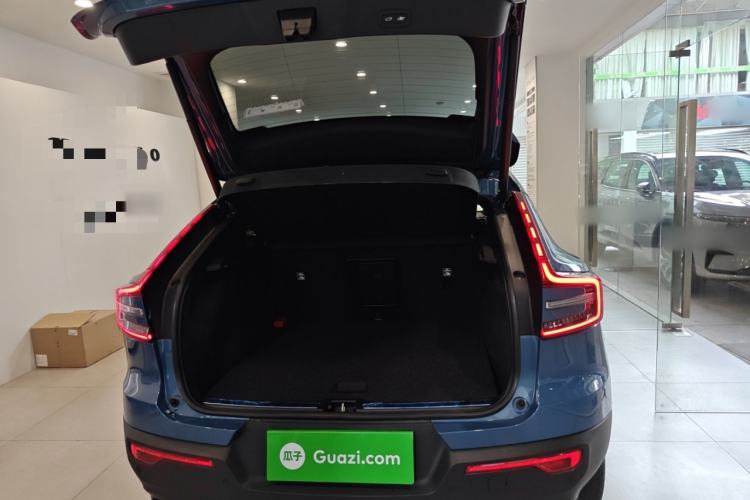 Used Volvo C40 2024 Long-Range PRO Version Trunk