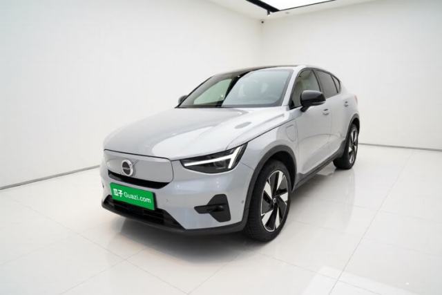 Ojetý Volvo C40 2024 Long-Range PRO Version