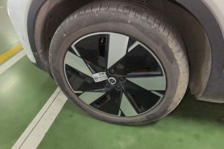 Used Volvo C40 2024 Long-Range PRO Version Exterior 4