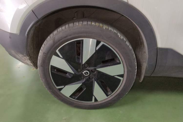 Used Volvo C40 2024 Long-Range PRO Version Exterior 5