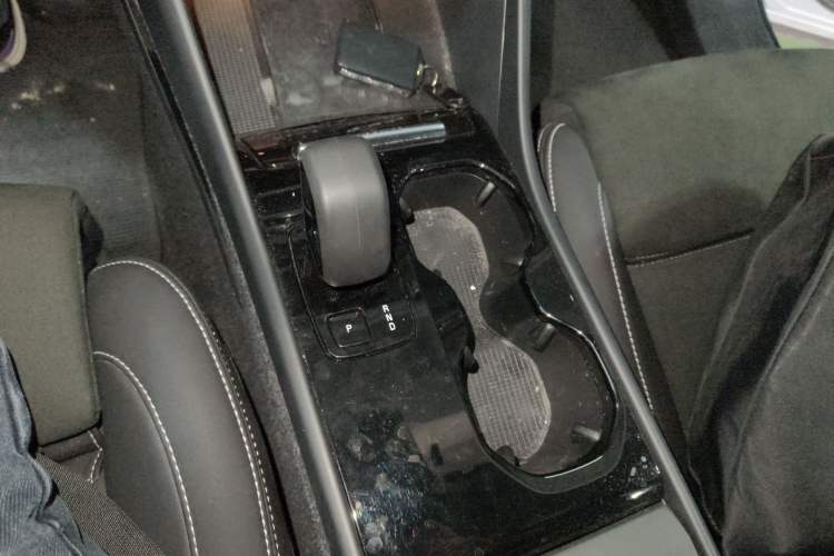 Used Volvo C40 2024 Long-Range PRO Version Gear Lever