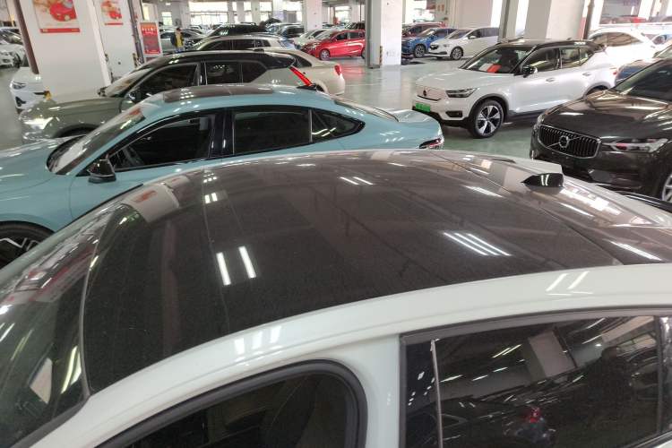 Used Volvo C40 2024 Long-Range PRO Version Roof