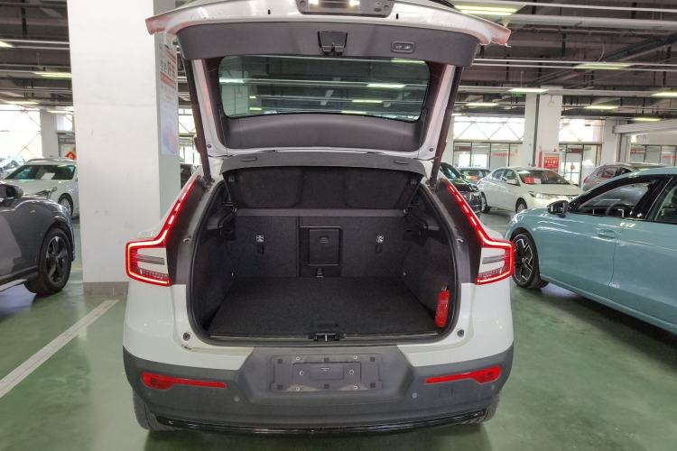 Used Volvo C40 2024 Long-Range PRO Version Trunk