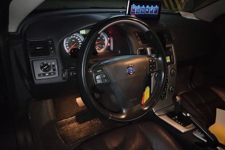 Used Volvo C70 2010 2.5T T5 Center Console