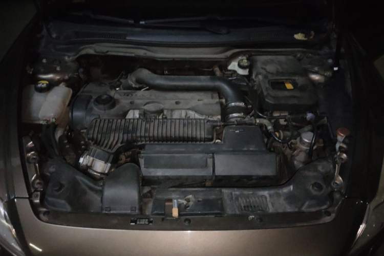 Used Volvo C70 2010 2.5T T5 Engine Bay