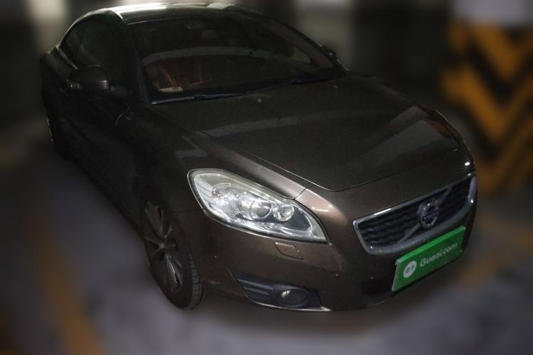 Used Volvo C70 2010 2.5T T5 Front Right 45 Deg