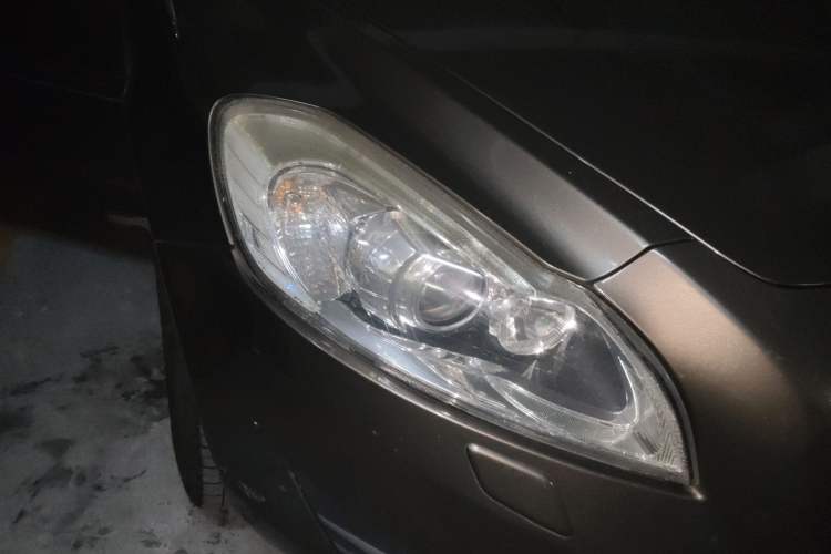 Used Volvo C70 2010 2.5T T5 Right Front Headlight