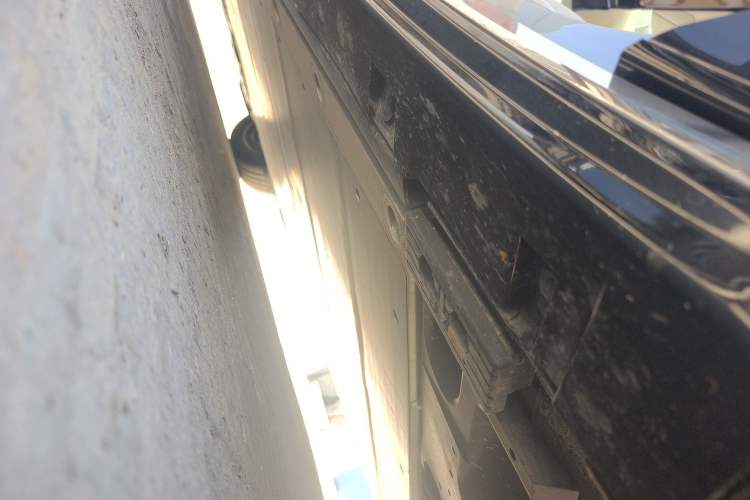 Used Volvo EM90 2025 Ultra Six-Seater Chassis Front Right