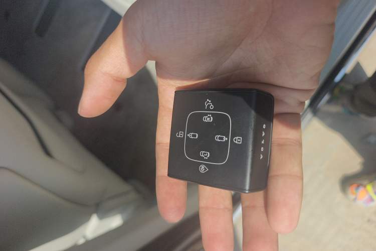 Used Volvo EM90 2025 Ultra Six-Seater Vehicle Key