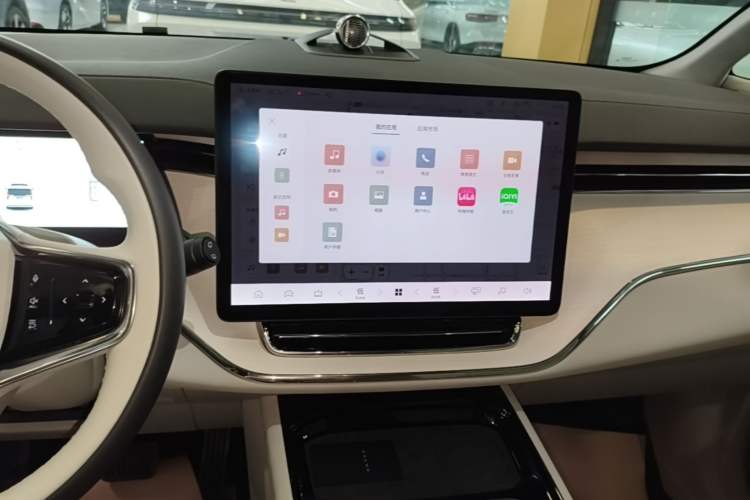 Used Volvo EM90 2025 Ultra Six-Seater Audio And AC Panel