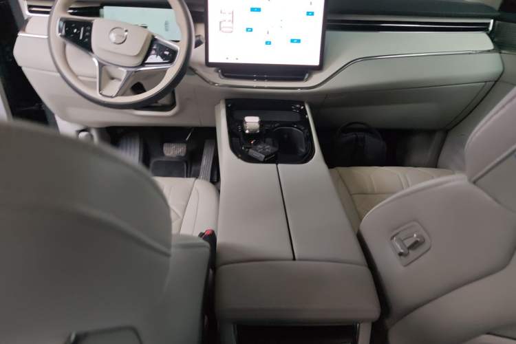 Used Volvo EM90 2025 Ultra Six-Seater Audio And AC Panel
