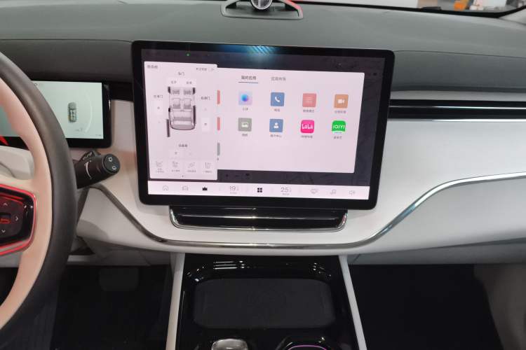 Used Volvo EM90 2025 Ultra Six-Seater Audio And AC Panel