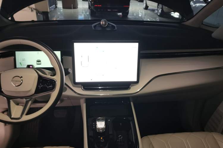 Used Volvo EM90 2025 Ultra Six-Seater Audio And AC Panel