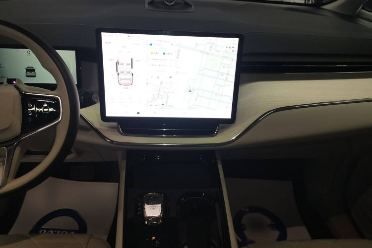 Used Volvo EM90 2025 Ultra Six-Seater Audio And AC Panel