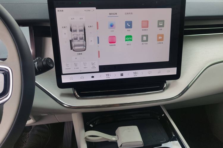 Used Volvo EM90 2025 Ultra Six-Seater Audio And AC Panel