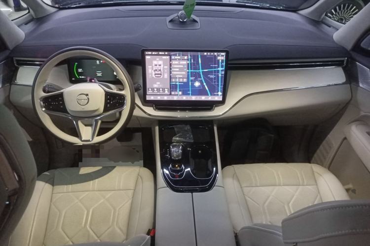 Used Volvo EM90 2025 Ultra Six-Seater Center Console