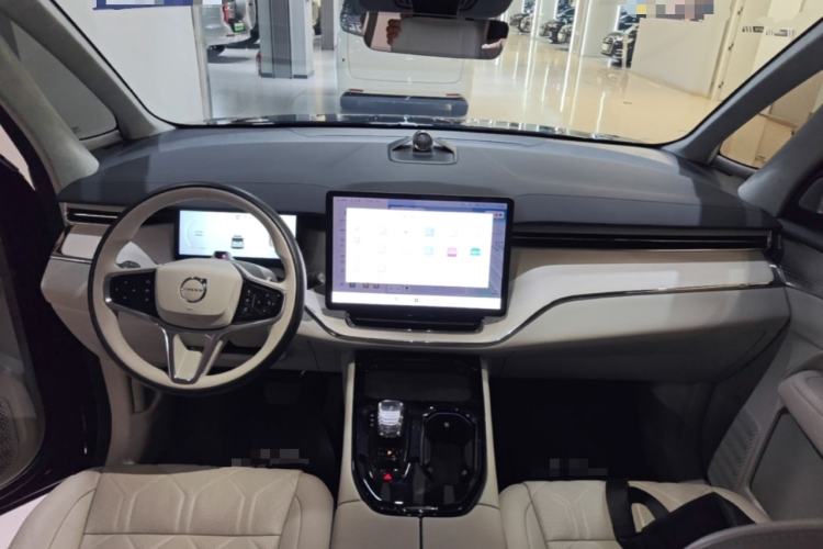 Used Volvo EM90 2025 Ultra Six-Seater Center Console