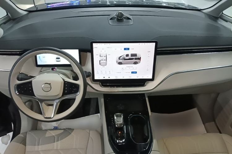 Used Volvo EM90 2025 Ultra Six-Seater Center Console