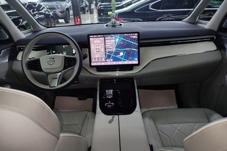 Used Volvo EM90 2025 Ultra Six-Seater Center Console