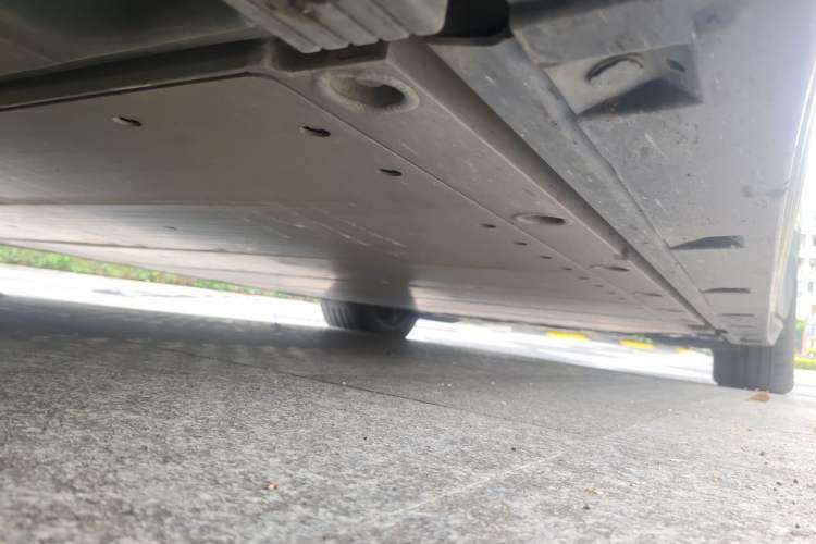Used Volvo EM90 2025 Ultra Six-Seater Chassis Front Left