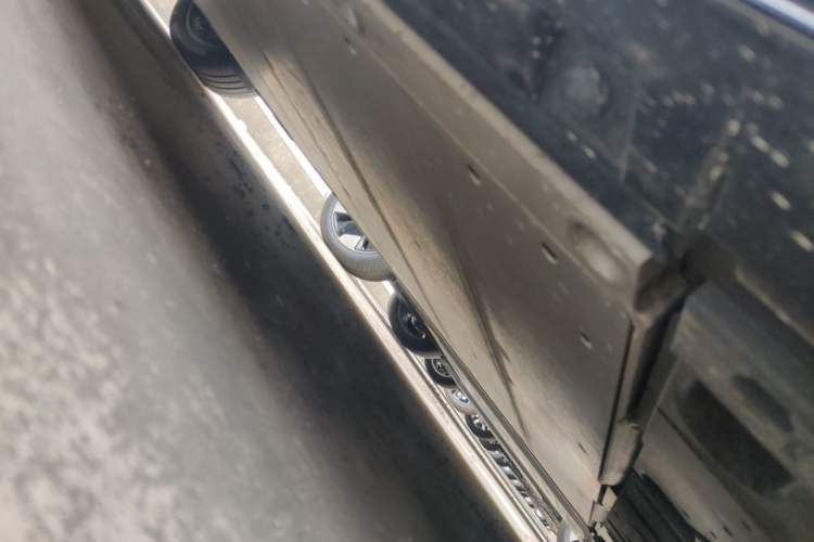 Used Volvo EM90 2025 Ultra Six-Seater Chassis Front Right